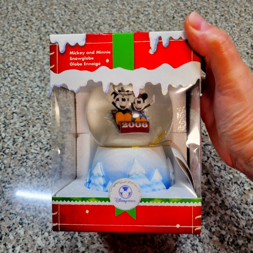 🥳SALE🥳Disney Snowglobe☃️